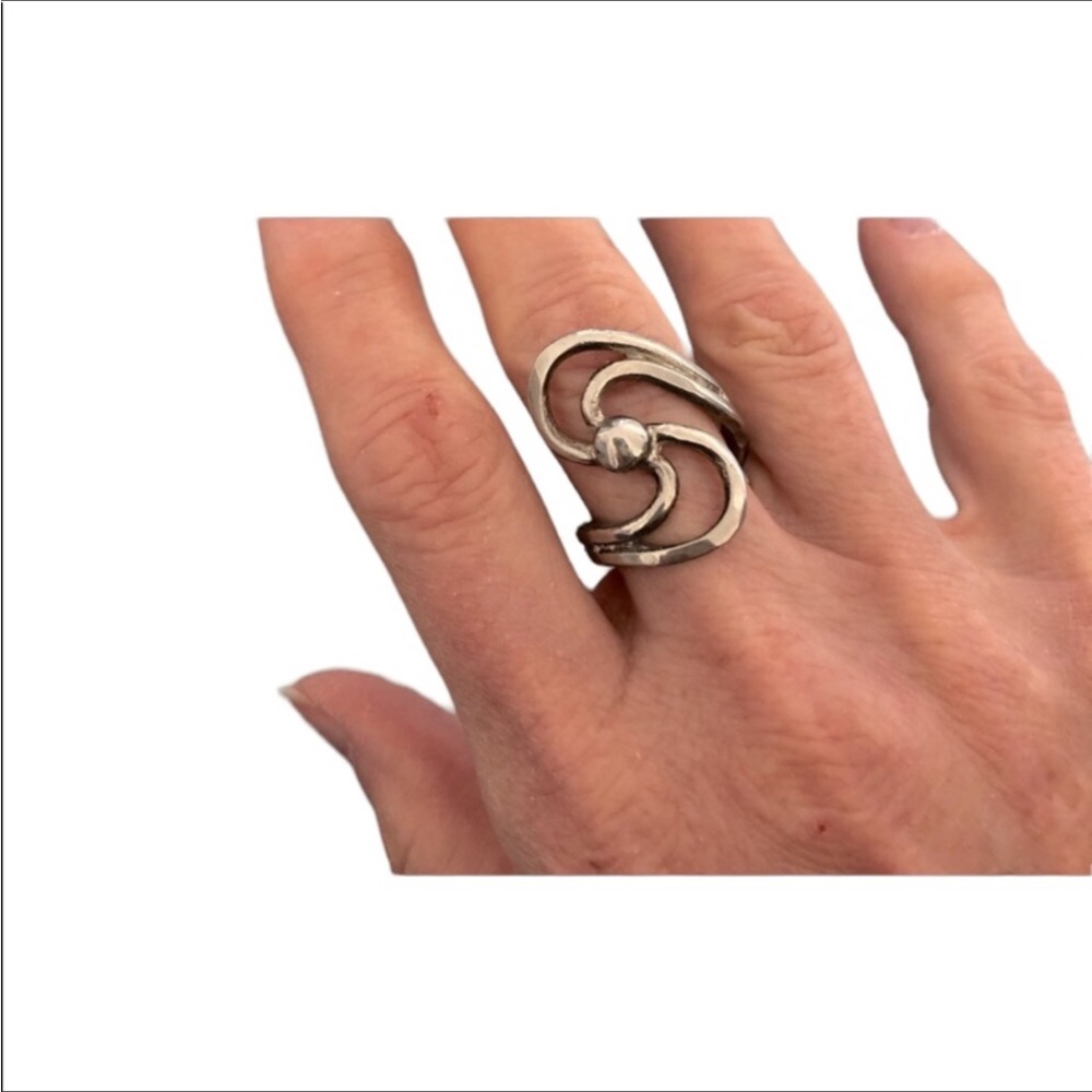 Silver tone statement ring - Picture 2 of 5